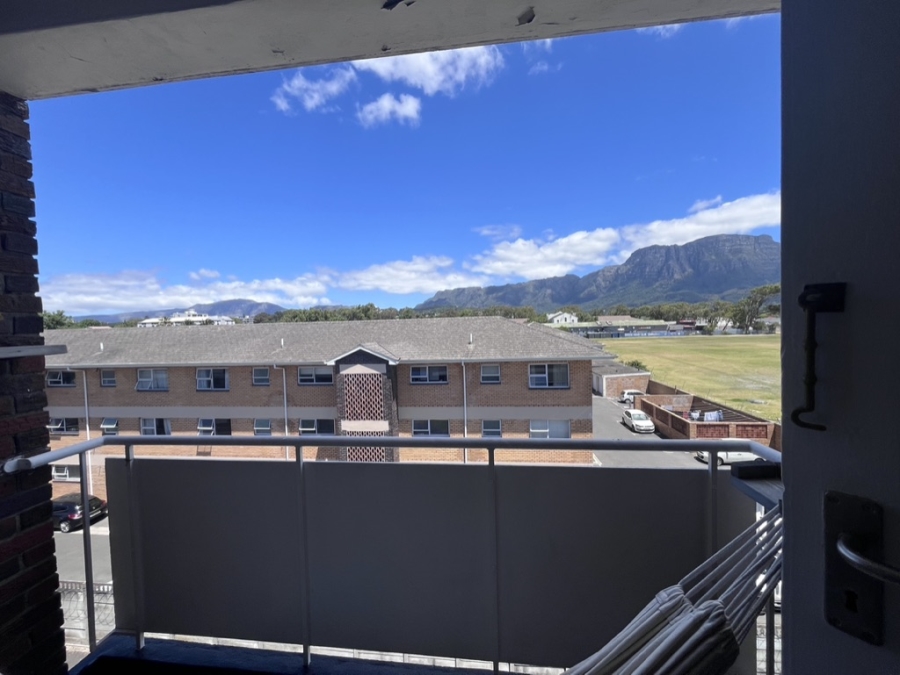 To Let 2 Bedroom Property for Rent in Claremont Village Western Cape